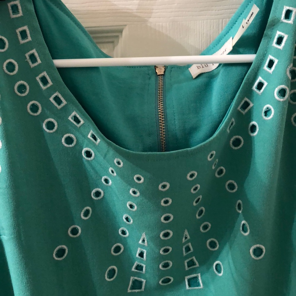 Green dress - Picture 3 of 3